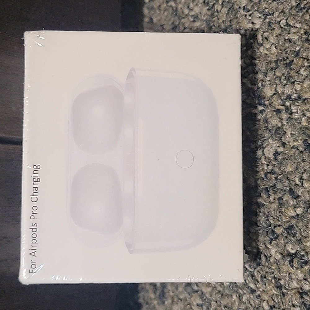 Airpods Pro Charging Case - Picture 4 of 4